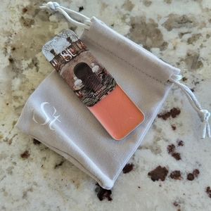 Seint Lip Cheek Frenchie